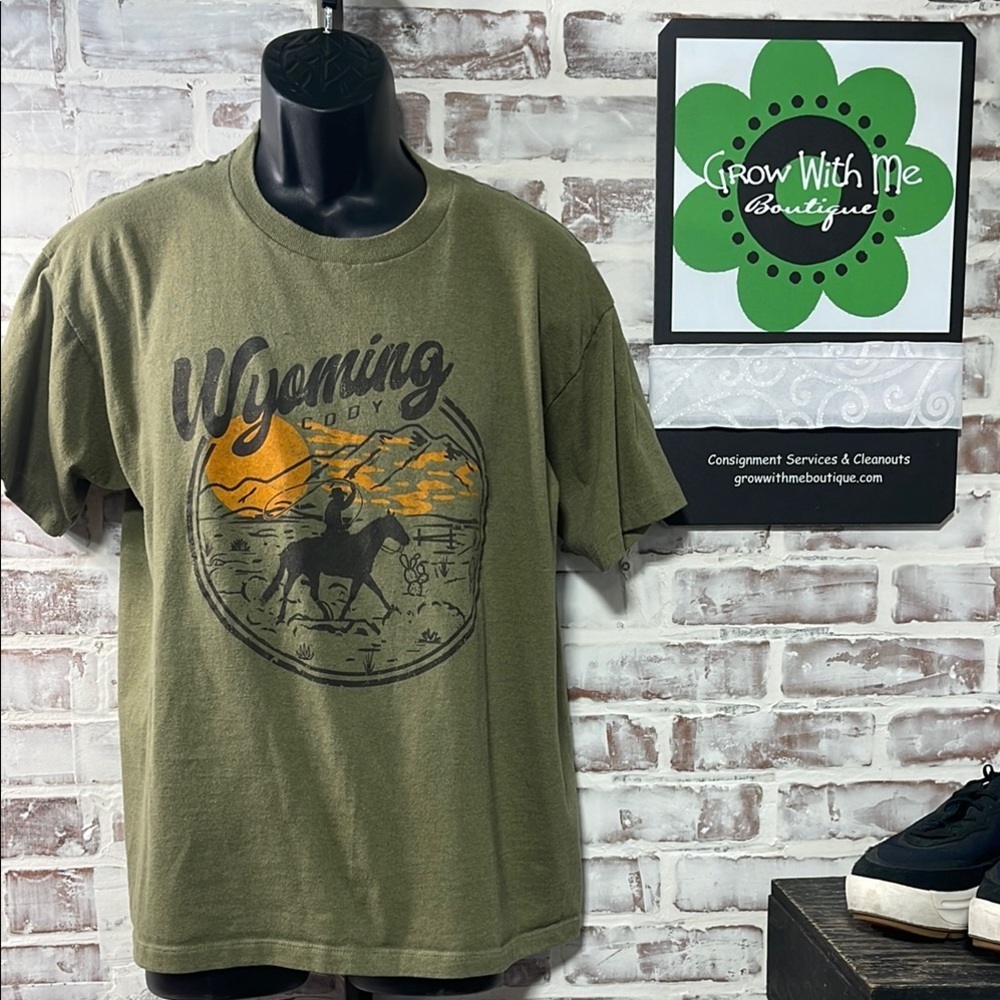 Wyoming Graphic T-Shirt in Olive Green